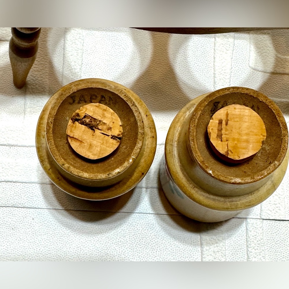 Vintage Wooden Handpainted Salt and Pepper Shaker Japan - Picture 8 of 8